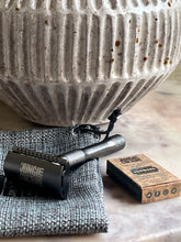 Load image into Gallery viewer, Black Safety Razor
